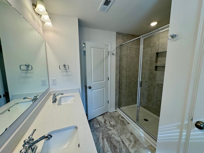 Building Photo - Beautiful New 3BR/2.5BA Townhouse