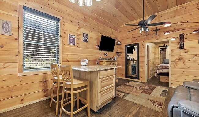 Building Photo - Old Mountain Road 3568-3570