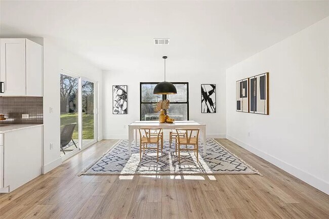 Building Photo - 6202 Brookside Dr