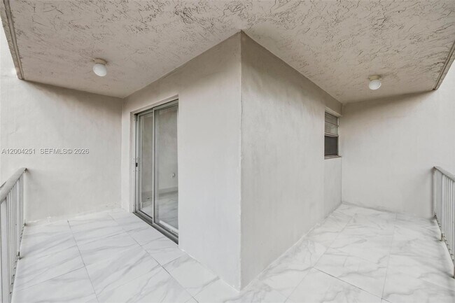 Building Photo - 140 NW 14th Ave