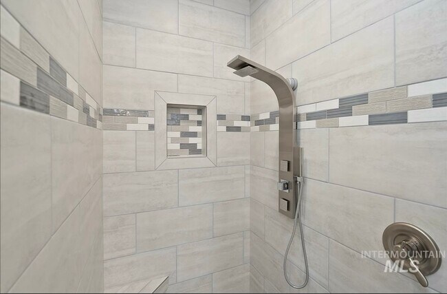 Building Photo - Beautiful Custom Single Level Boise Home A...