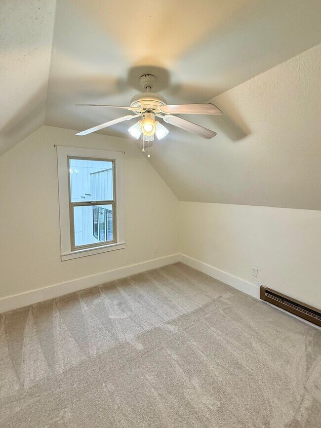 Building Photo - Charming 5-Bedroom Central District Home