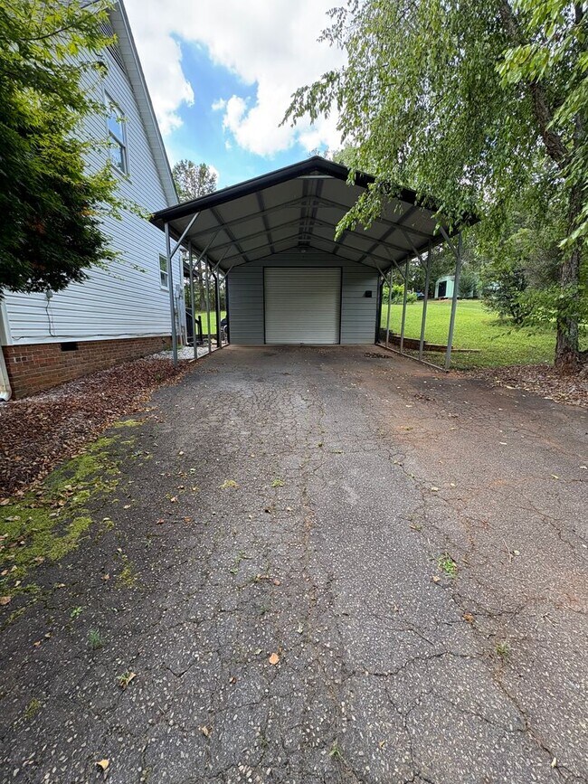 Building Photo - Lovely 3 Bedroom 2 Bath Home in Easley!! H...