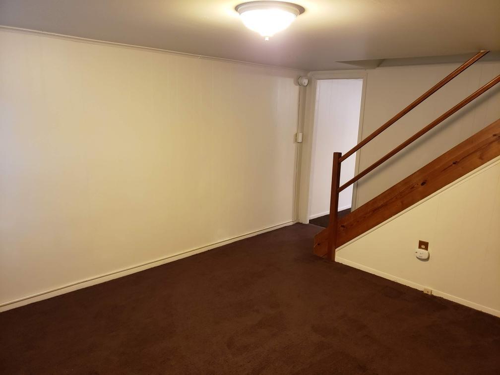 Building Photo - 985 Regina Dr