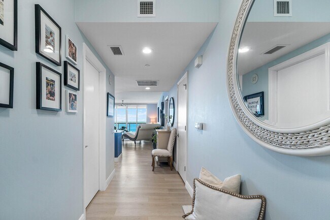 Building Photo - 2650 Lake Shore Dr