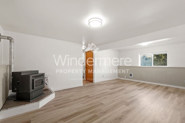 Building Photo - 4-Bedroom 2 Full Bath Home In The Valley -...