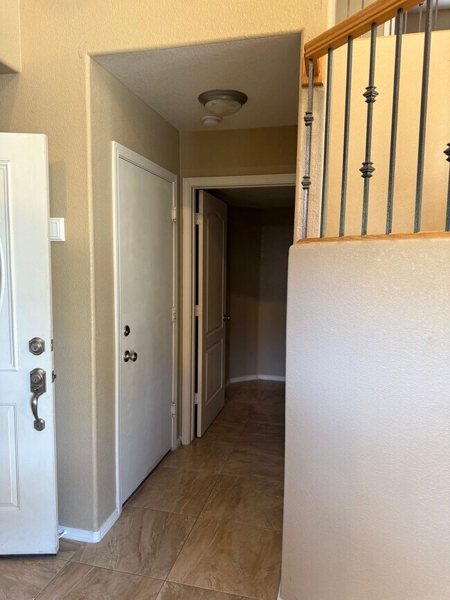 Building Photo - NE Home