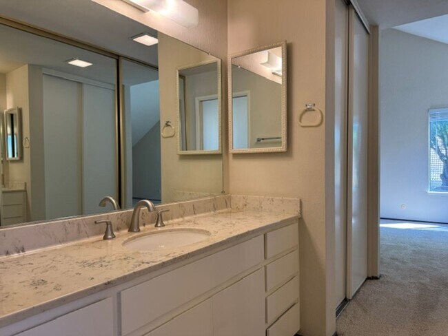 Building Photo - 2 story townhome with attached garage & no shared walls! Move in ready!