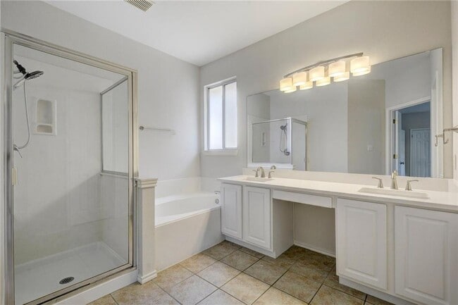 Building Photo - 2614 Kinney Oaks Ct