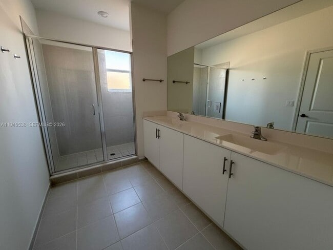 Building Photo - 2631 SE 11th St