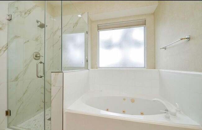 Building Photo - 2803 Norwood Hills Dr