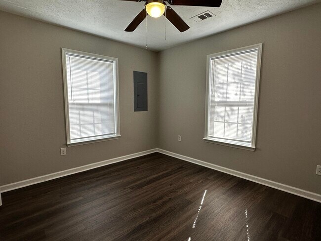 Building Photo - 1998 Wrightsboro Rd