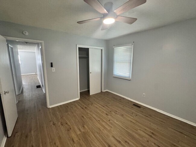 Building Photo - 409 Brown St