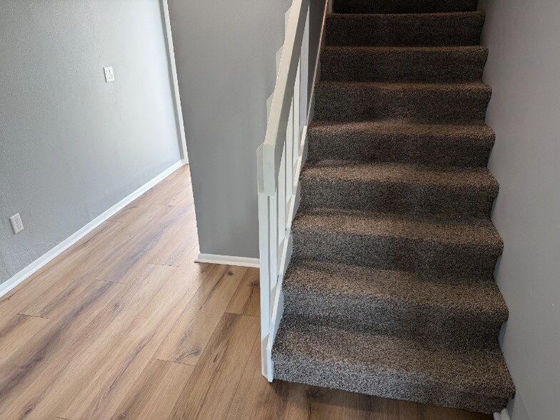 Building Photo - 8160 Egret Rd