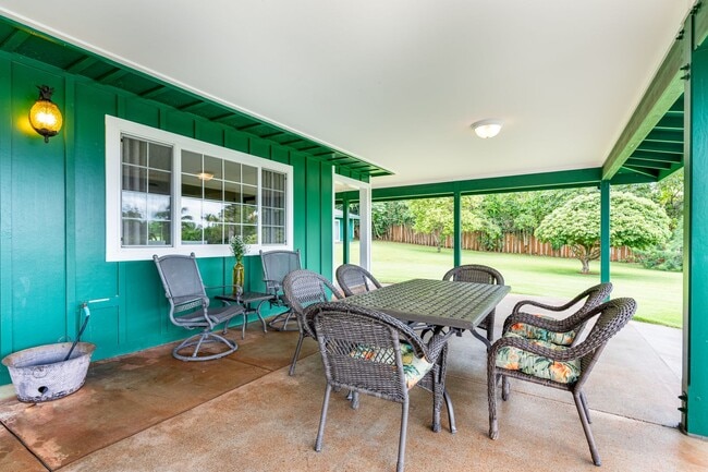 Building Photo - Estate on 1 acre 3 bedroom 2.5 baths and attached 2 car garage