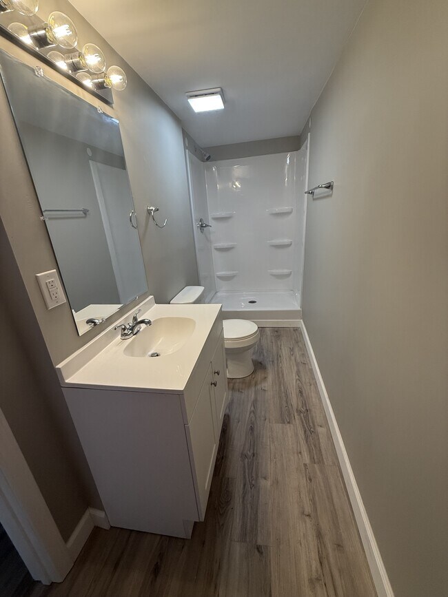 Building Photo - 732 E Culton St