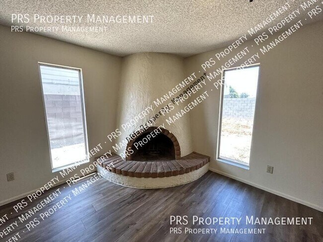 Building Photo - 3226 N Sycamore Pl