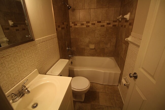 Building Photo - Two Bedroom Home With Fresh Paint And New ...