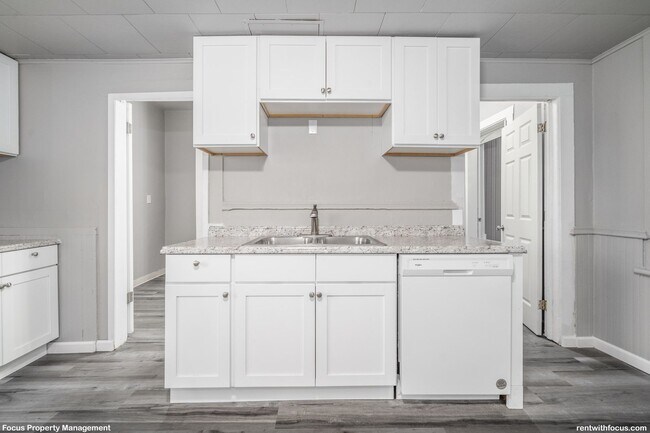 Building Photo - 213 Manitowoc St