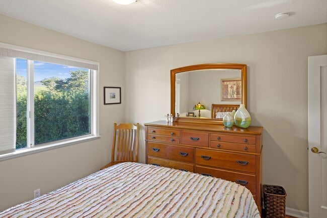 Building Photo - 3035 Ribera Rd