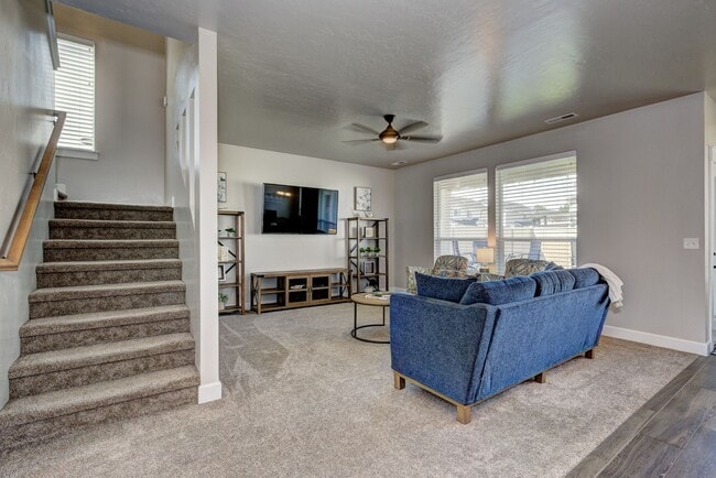Building Photo - 2580 E Blackstone Dr