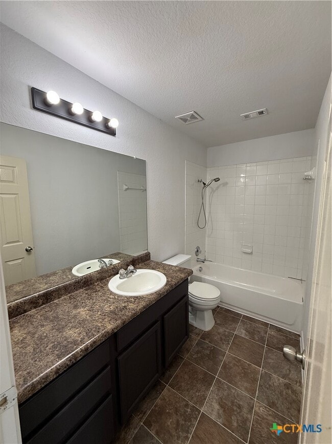 Building Photo - 426 Wind Gust