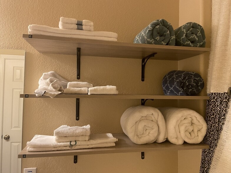 Building Photo - 1350 S Greenfield Rd