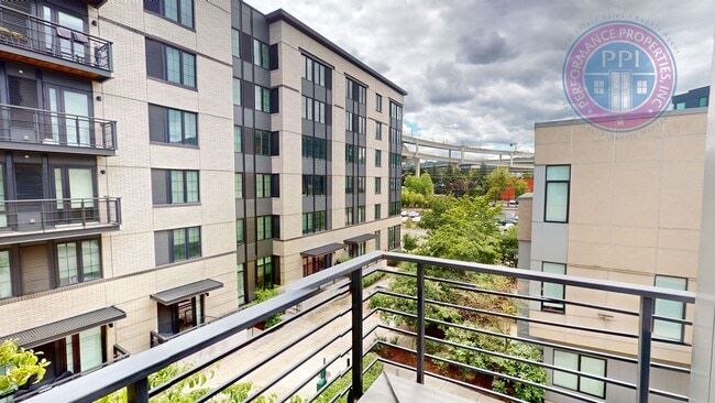 Picture of Riverfront Location, Luxury Townhome - End... - 2104 NW 16th Ave ...