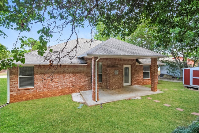 Building Photo - 3905 Penny Dr