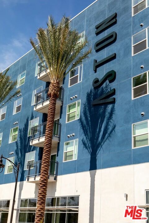 Building Photo - 10568 Gateway Prom