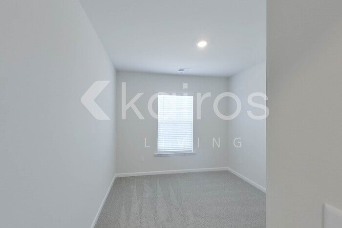 Building Photo - 2503 Banyan Cir