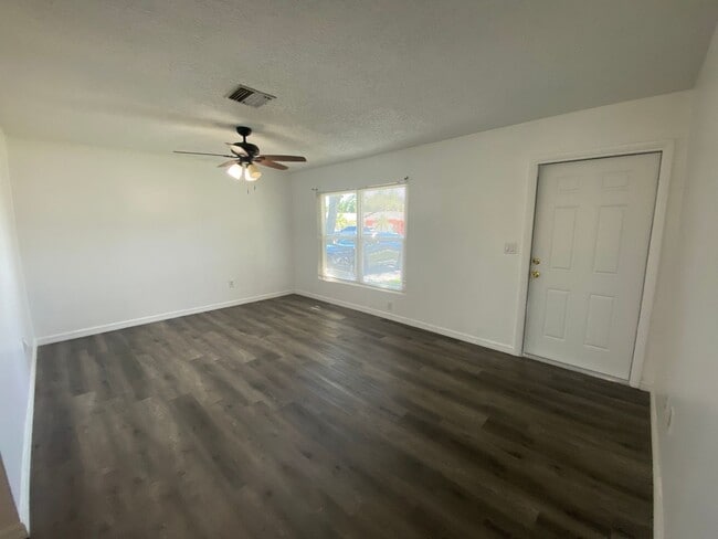 Building Photo - 22578 Laika Ave