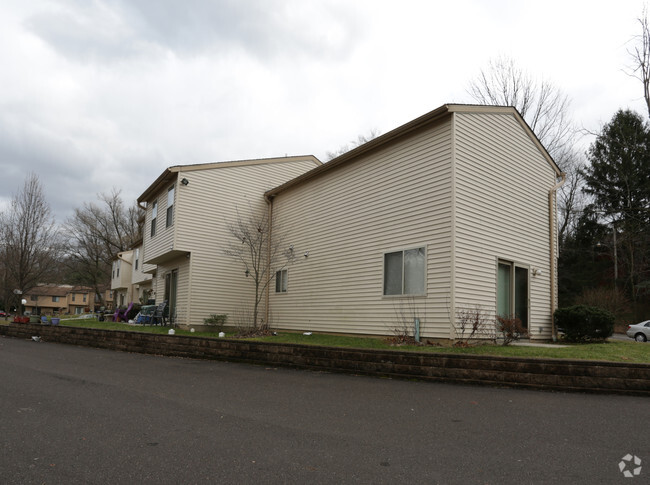 Building Photo - Valley Townhouses