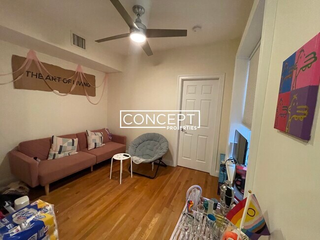 Building Photo - 1027 Tremont St