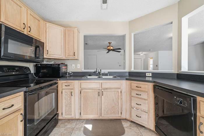 Building Photo - 5217 Heathglen Cir