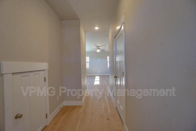 Building Photo - 2331 E Otter Lp