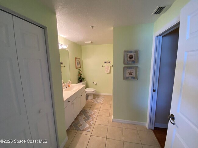 Building Photo - 8951 Lake Dr