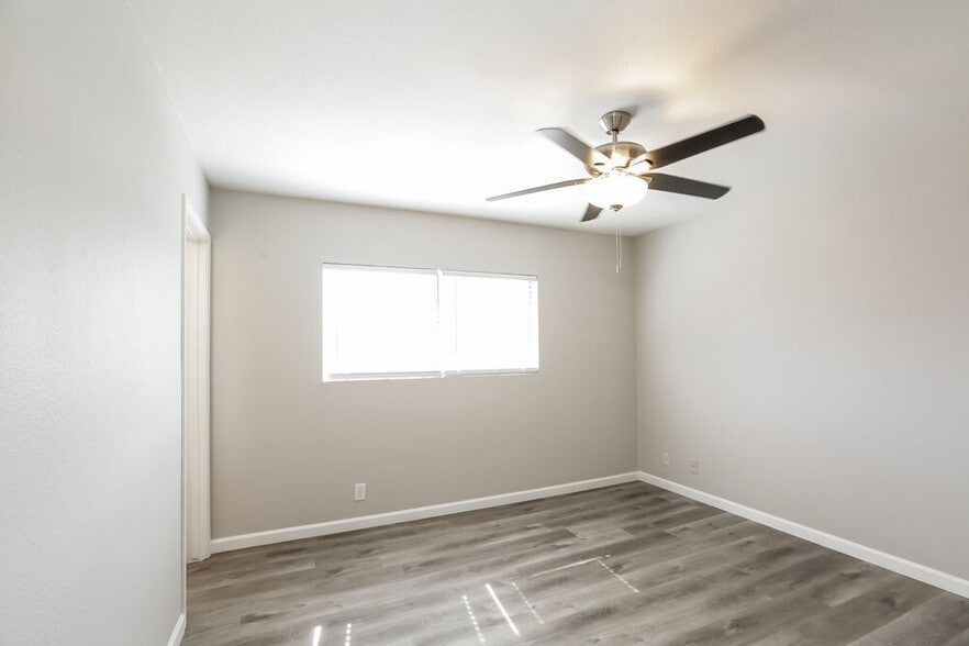 Building Photo - 307 W Nopal Pl