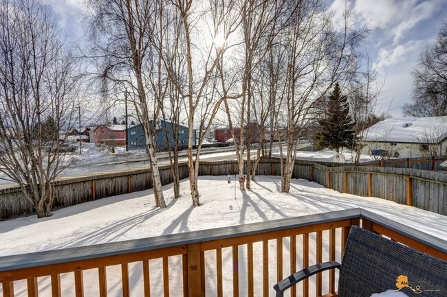 Building Photo - Fully Furnished Three Bedroom Executive Re...
