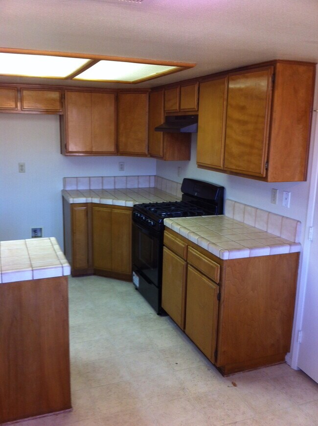Building Photo - LOVELY 4 BEDROOM HOME IN APPLE VALLEY