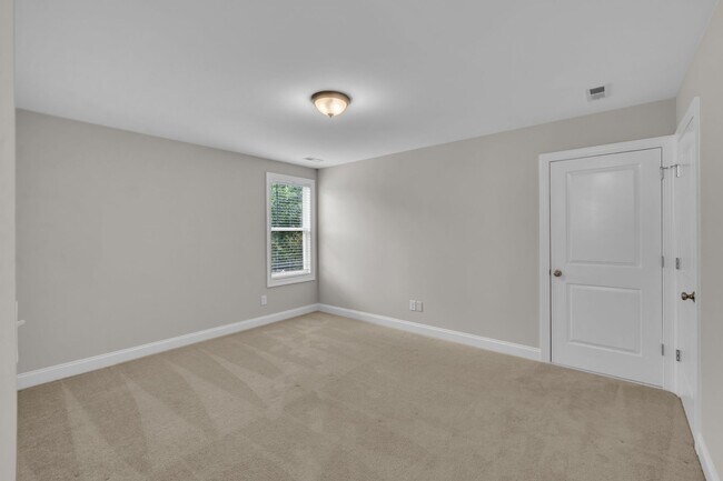 Building Photo - 3 Bedroom Home in Austin Creek! 2 Car Gara...