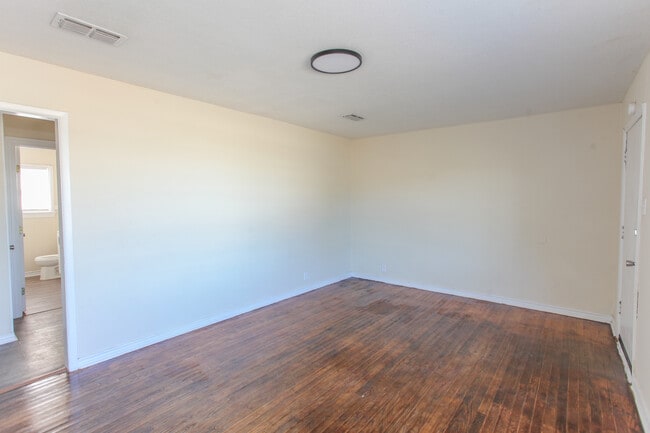 Building Photo - 1506 Kentucky Way