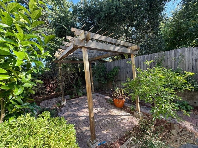 Building Photo - ? Elegant & Expansive Redwood City Home – ...