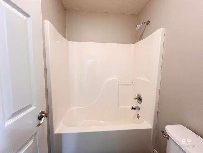 Building Photo - 17831 Fancy Blvd