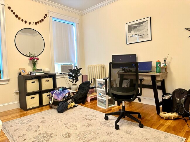 Building Photo - 27 Glenville Ave