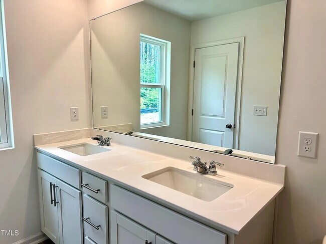 Building Photo - 3006 Vitner Dr