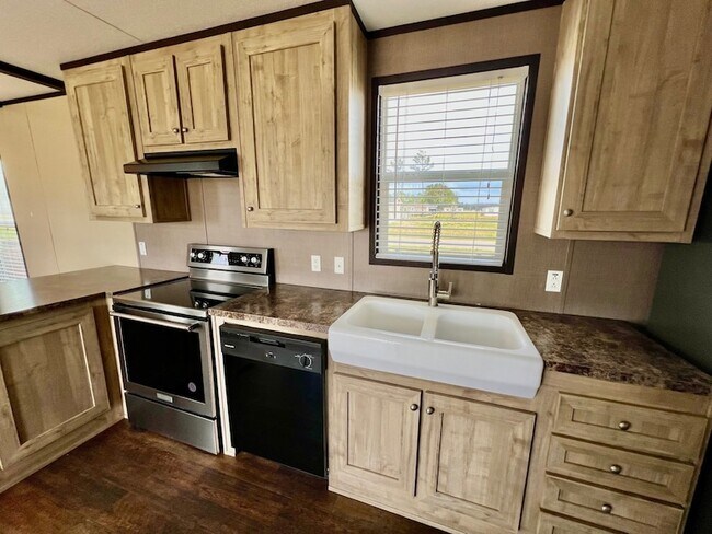 Building Photo - 12988 Gustavo Dr