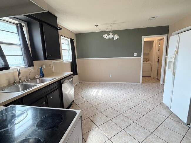 Building Photo - 2310 79th St