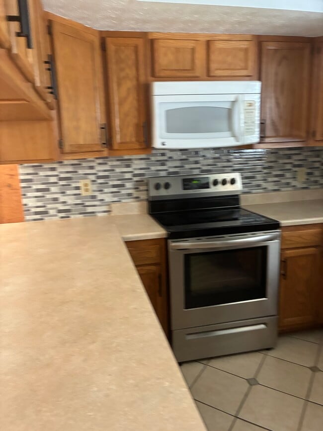 Building Photo - 995 Wren Ct