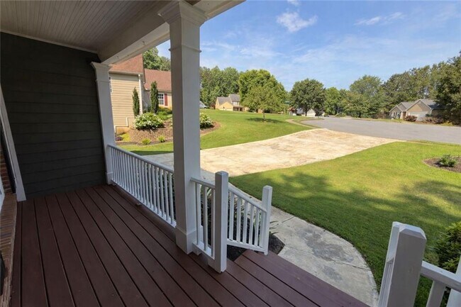 Building Photo - 5706 Amberside Ln NE